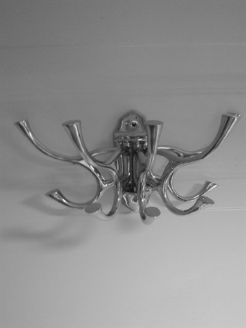 Femkrogs knage, drejelig, forkromet messing. 