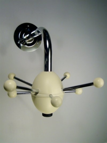 Hatrack Saturnus - retro knage / knager�kke, drejelig, krom og tr�, hvid - ( incl. skruer og plugs ).