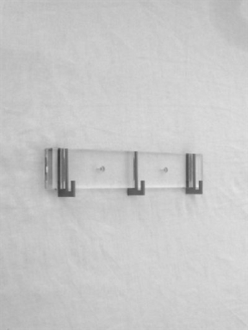 HOOK - knager�kke m. 3 kroge fra Mayday, designet af Michael Nedergaard, klar akryl og gr�lig, mat b�rstet aluminium - ( incl. skruer ).