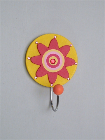 Sol - b�rneknage m. 1 forkromet krog, malet tr� m. farvede sten og oph�ngsbeslag p� bagsiden.