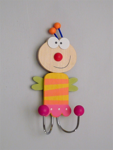 Bi b�rneknage m. 2 forkromede kroge, malet tr� m. oph�ngsbeslag p� bagsiden.