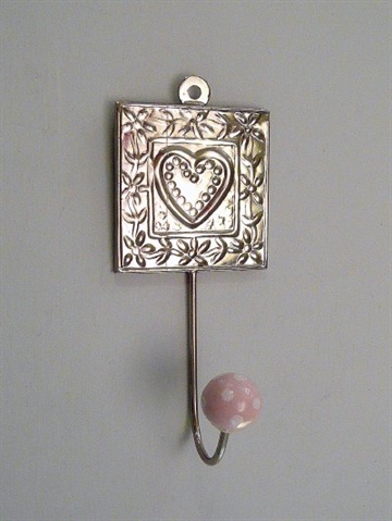 Orientalsk knage m. m�nstret metalplade og pink porcel�nsknop m. hvide prikker. 