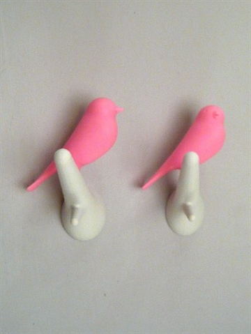 Hook Sparrow - knages�t, h�rd plast, 2 stk pink/hvid i s�d �ske - ( incl. monteringsvejledning, skruer og plugs ). F�S NU MED SORT GREN - hvis det �nskes, skriv det som kundenotat.   