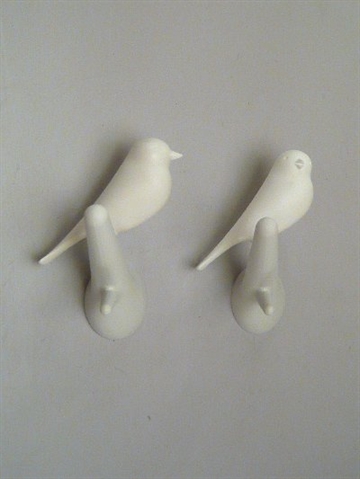 Hook Sparrow - knages�t, h�rd plast, 2 stk hvid/hvid i s�d �ske - ( incl. monteringsvejledning, skruer og plugs ). F�S NU MED SORT GREN - hvis det �nskes, skriv det som kundenotat.   