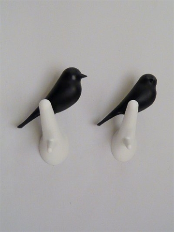 Hook Sparrow - knages�t, h�rd plast, 2 stk sort/hvid i s�d �ske - ( incl. monteringsvejledning, skruer og plugs ). F�S NU MED SORT GREN - hvis det �nskes, skriv det som kundenotat.   