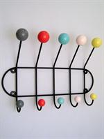 Knager�kke m. 5 knager og flerfarvede tr�knopper, jern, silkemat sort - ( incl. skruer og plugs ). 