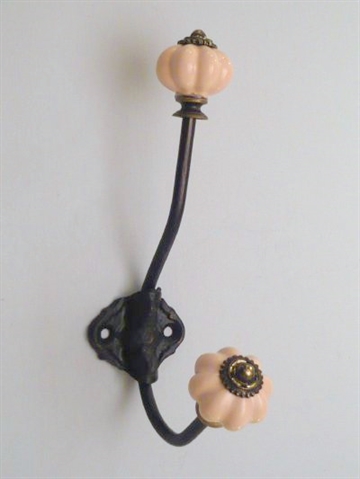 Fransk sort jernknage m. rosa, m�nstrede porcel�nsknopper.