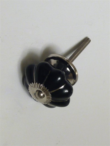 Sort porcel�nsknop m. riller, s�lvstriber og blank krom, stor.