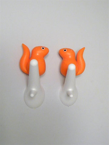 Hook Squirrel - knages�t, h�rd plast, 2 stk orange/hvid i s�d �ske - ( incl. monteringsvejledning, skruer og plugs ). 