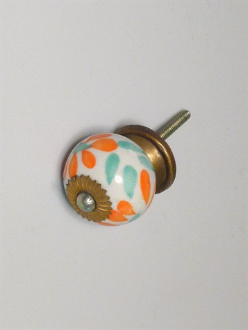 Hvid porcel�nsknop m. gr�nt og orange h�ndmalet m�nster og forgyldt metal m. mat kromskrue, stor.