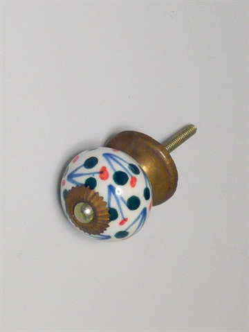 Hvid porcel�nsknop m. bl�t og r�dt h�ndmalet m�nster og forgyldt metal m. mat kromskrue, stor.