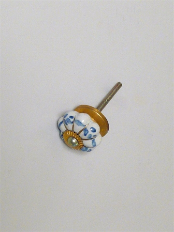 Hvid rillet porcel�nsknop m. bl�t m�nster og guldstriber, forgyldt metal m. mat kromskrue, lille.