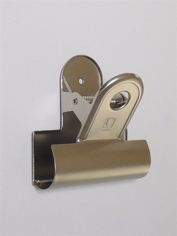 Clipper klemme knage, design Alan Wisniewski, silkemat krom - fungerer b�de som klemme til f.eks. tasker og som alm. knage. 
