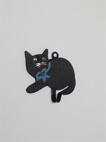 Liggende kat knage, svensk design, h�nddekoreret tr� m. jernkrog, sort.