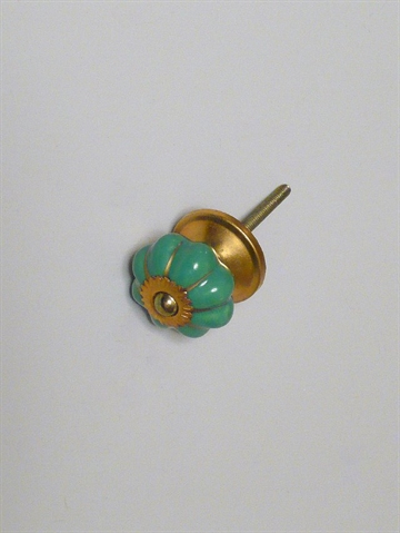 Lys gr�n rillet porcel�nsknop m. guldstriber og forgyldt metal, lille.