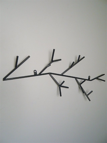 Twigsy knager�kke, design Alan Wisniewski, sortlakeret jern, kan monteres b�de vandret og lodret ( inkl. skruer og plugs ).