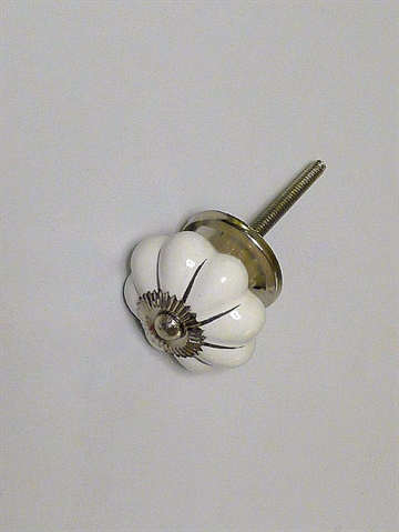 Hvid porcel�nsknop m. riller, s�lvstriber og forkromet metal, stor.