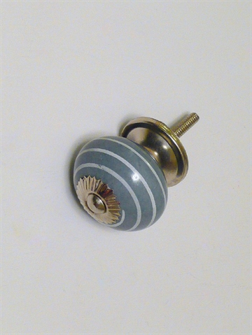 M�rkegr� porcel�nsknop m. hvide striber og forkromet metal, stor.