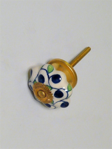 Hvid porcel�nsknop m. riller, bl�t/gr�nt h�ndmalet m�nster og forgyldt metal, stor.