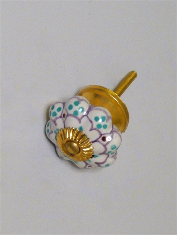Hvid porcel�nsknop m. riller, turkis/lilla h�ndmalet m�nster og forgyldt metal, stor.