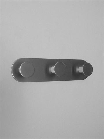 BB design - oval knager�kke m. 3 knopper, mat b�rstet krom, st�rkt selvkl�bende ( egnet til glatte, faste, rene flader ).