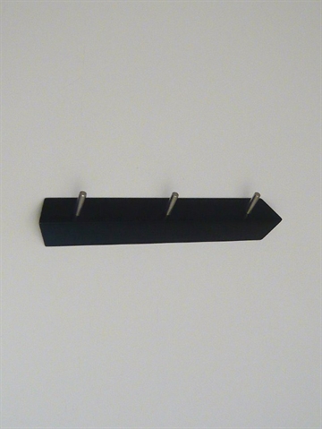 KR - 3 knager�kken, H�igaard design, silkemat sortlak. tr� m. 3 b�rstede rustfrie st�lknopper.