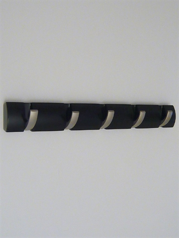 Flip Coat knager�kke m. 5 knager, design David Quan, knagerne kan vippes ind og ud, blank sortlak. tr� og mat b�rstet krom - ( incl. skruer og plugs ).