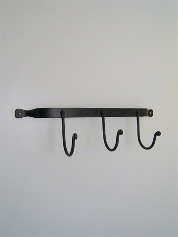 Rustik sort smedejernsknager�kke m. 3 kroge ( Buer ud fra v�ggen ).
